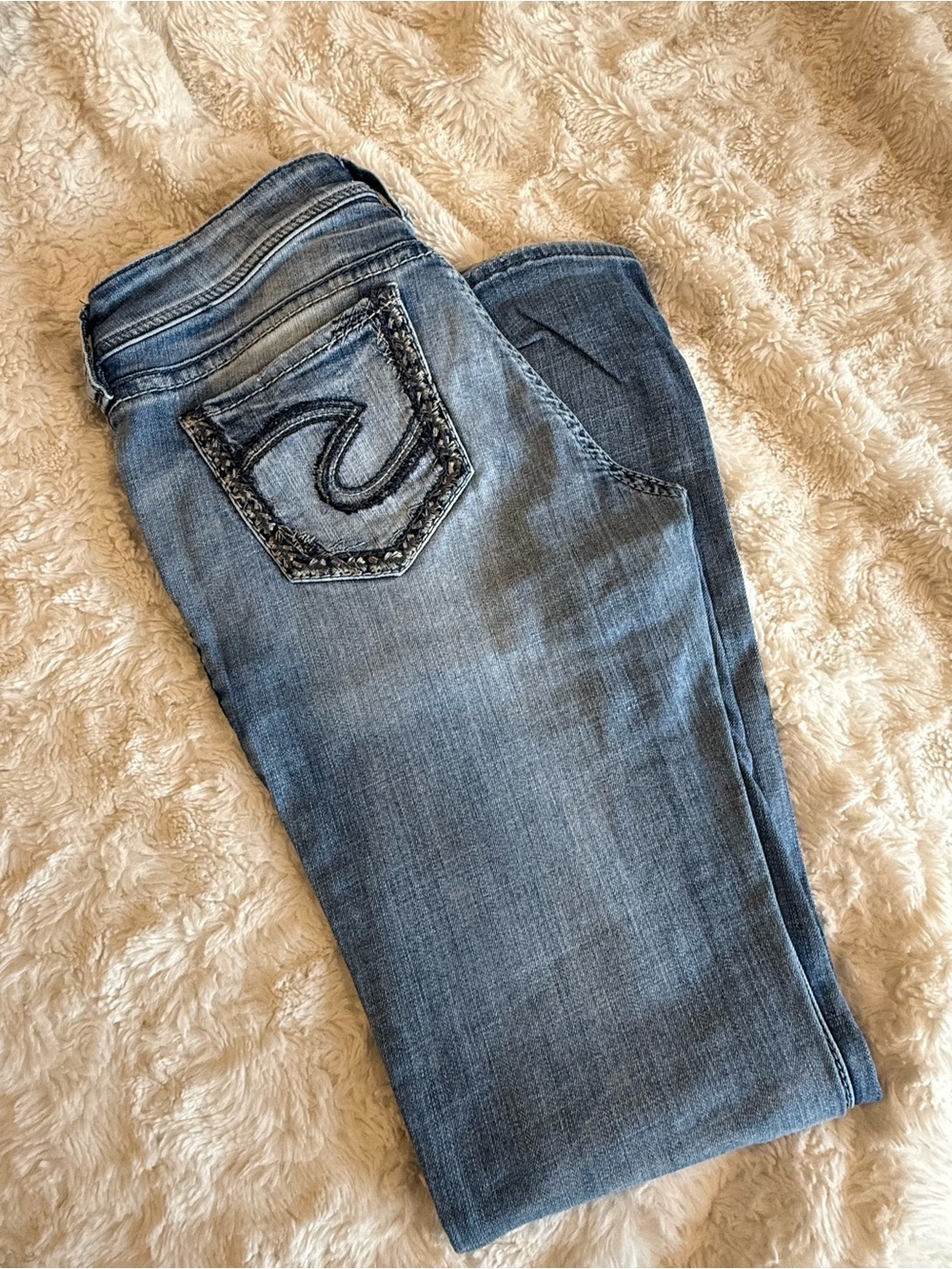 Silver Jeans Suki Mid Slim boot Jeans with Embroidered Back Pocket